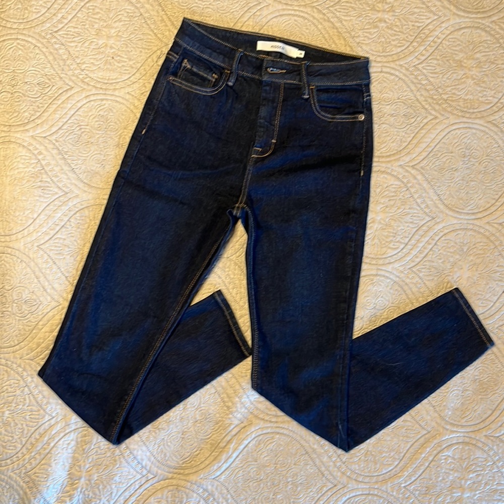 Hidden dark wash high rise skinny size 26
